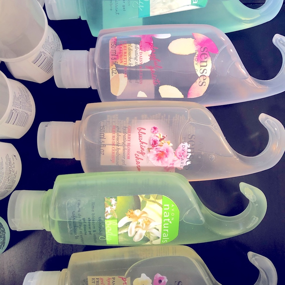 Bath Body Avon Themed Surprise Gift Bag Makeup Jewelry Fragrance Hair Care Home - Picture 6 of 8